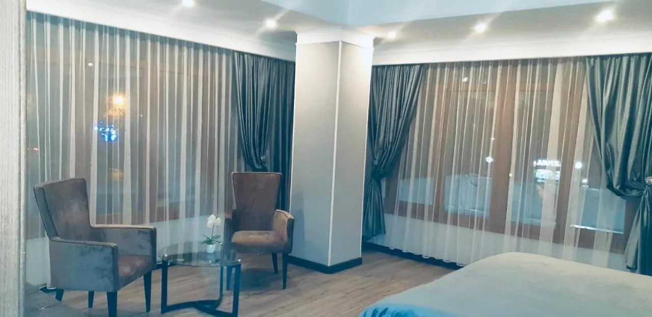 Hotel Monroe Almaty